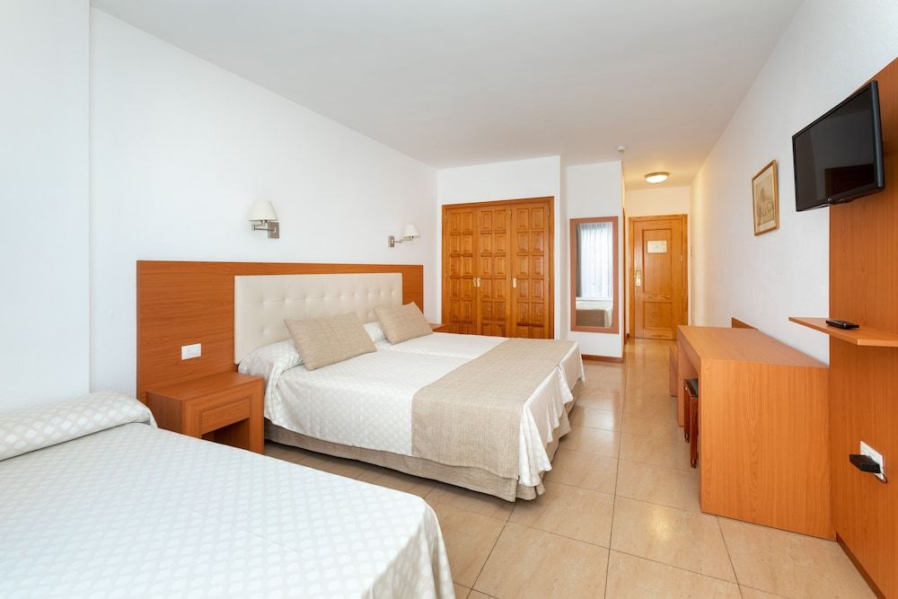 Hotel Don Manolito Family Triple Room