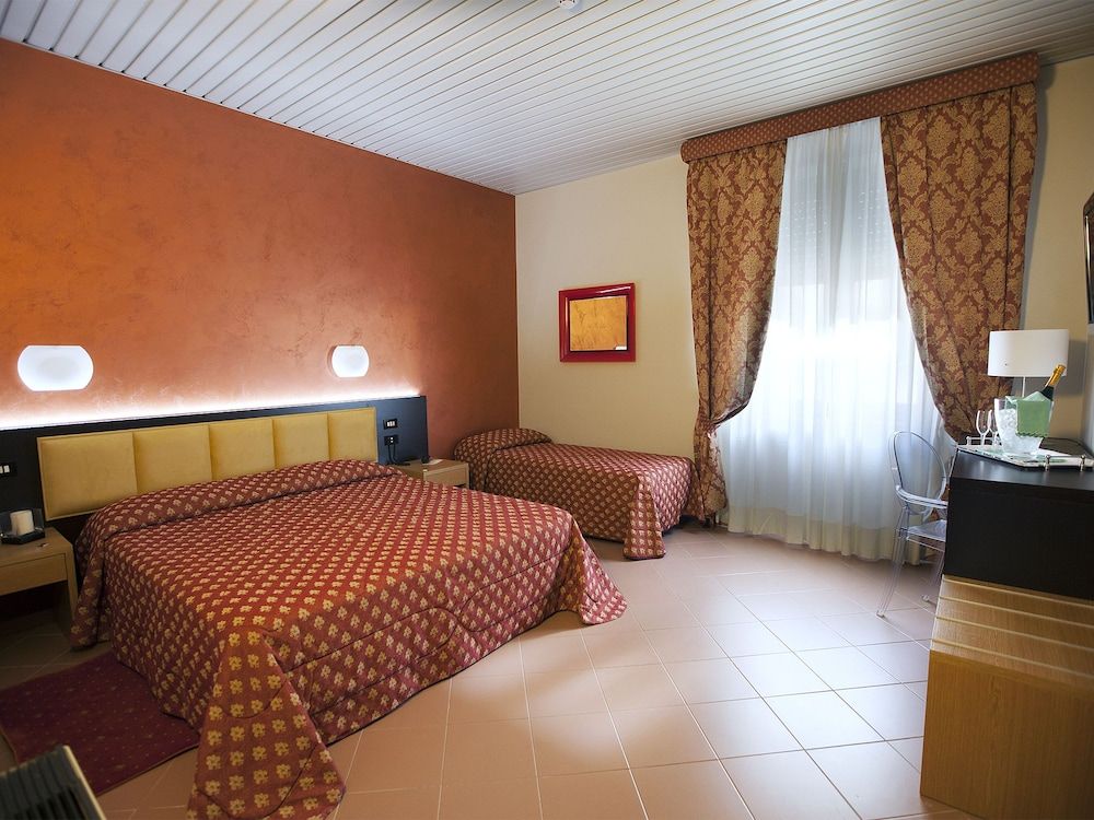 Albergo Vittoria Standard Triple Room