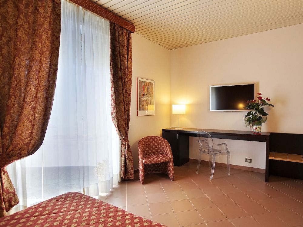 Albergo Vittoria Standard Double Room, 1 Double or 2 Twin Beds 5