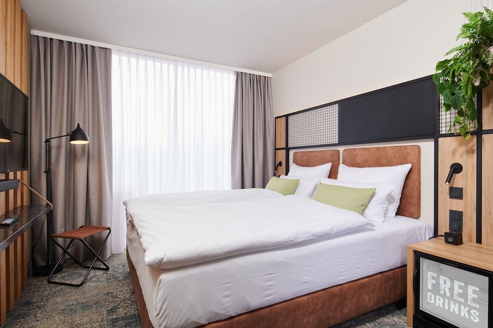 Me and All Hotel ulm, by Hyatt Room, 1 King Bed