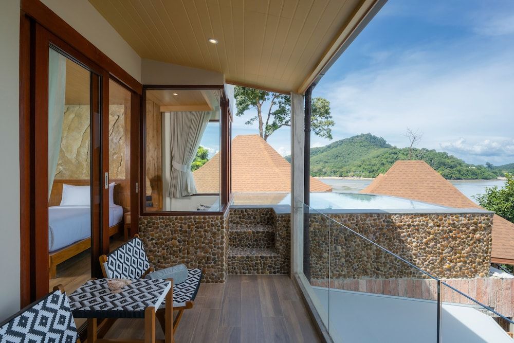 Sinae Phuket Studio Ocean View King bed 10