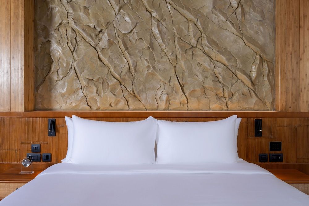 Sinae Phuket Studio Ocean View King bed 2