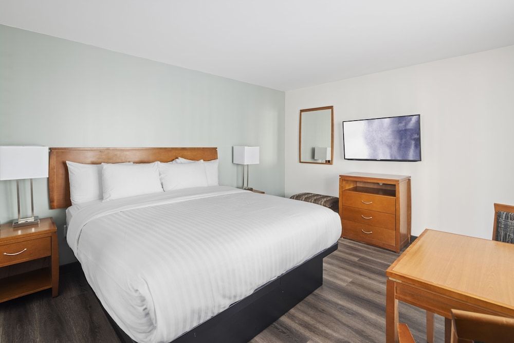Standard Room, 1 King Bed
