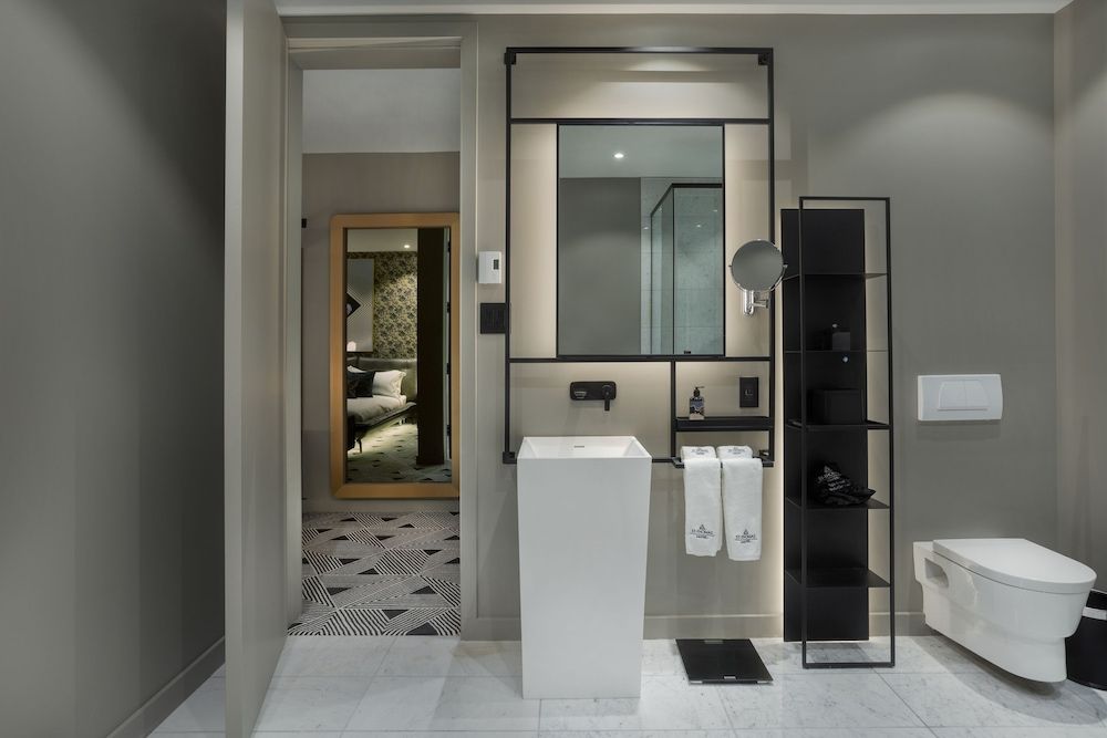 Hôtel St-Thomas Superior Room, 1 King Bed, Accessible, Non Smoking 4