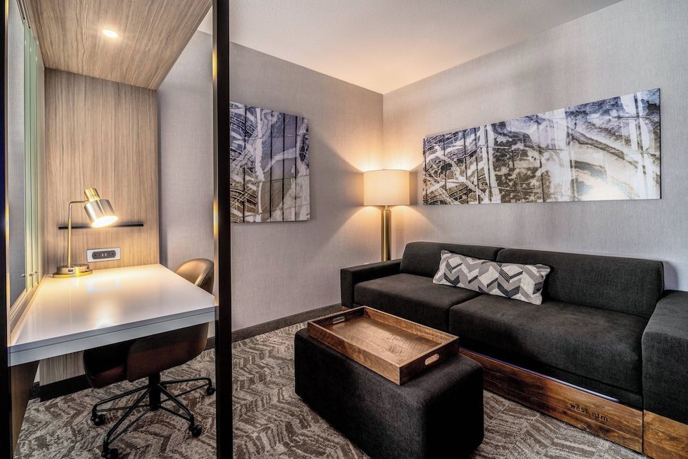 Suite, Multiple Beds (Mobility Accessible, Tub)