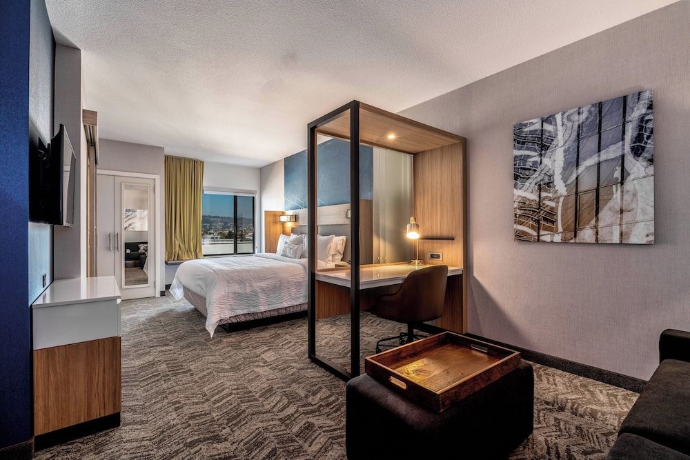 Suite, 1 King Bed (Mobility Accessible, Tub)