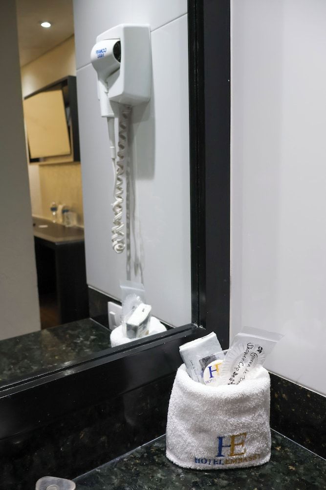 Hotel Embassy Comfort Room 15