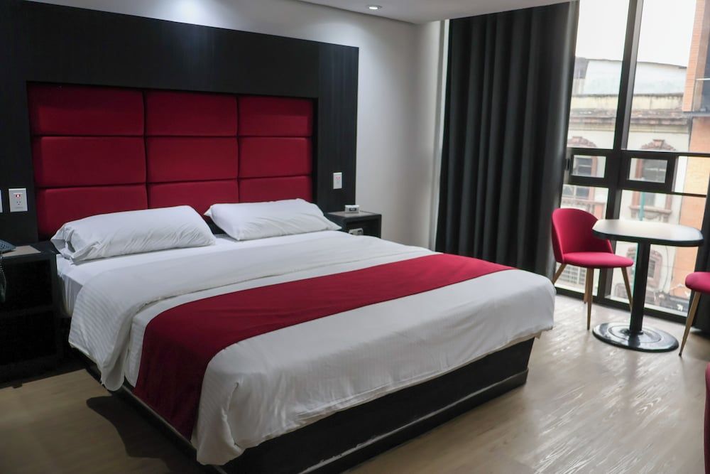 Hotel Embassy Comfort Room 5