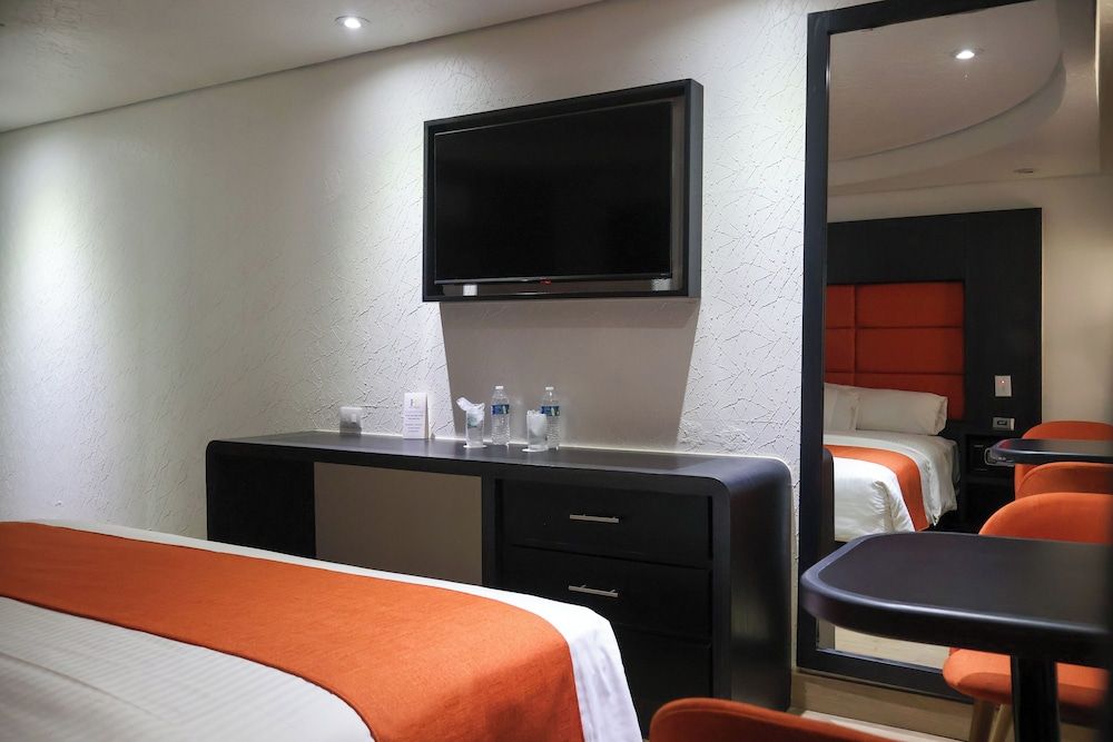 Hotel Embassy Comfort Room 19