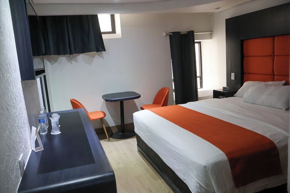 Hotel Embassy Comfort Room 7