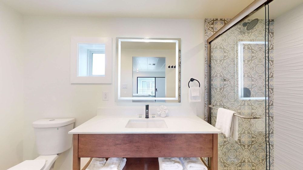 The Atlantic, BW Signature Collection Standard Room, 2 Queen Beds, Non Smoking 2