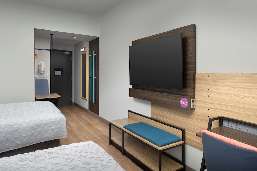undefined Tru by Hilton Miami West Brickell 2