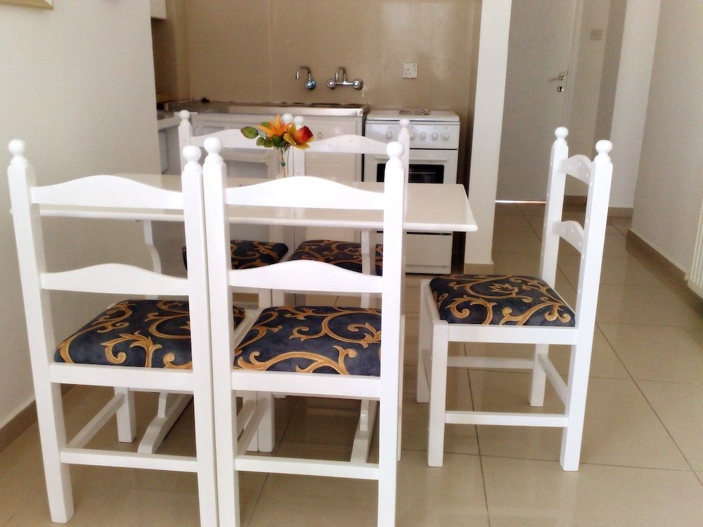 Hilltop Gardens Apartment, 1 Bedroom 3