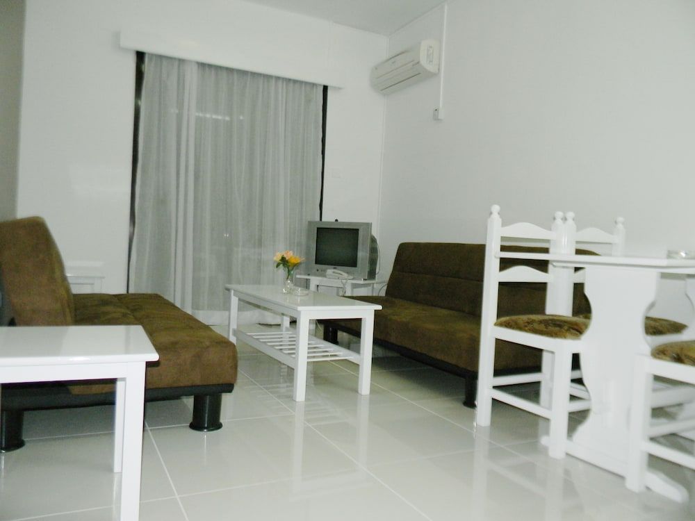 Hilltop Gardens Apartment, 1 Bedroom 5