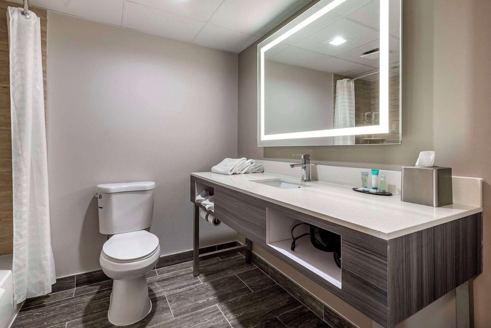 The Waves Hotel, Ascend Hotel Collection Standard Room, 1 King Bed, Non Smoking 8