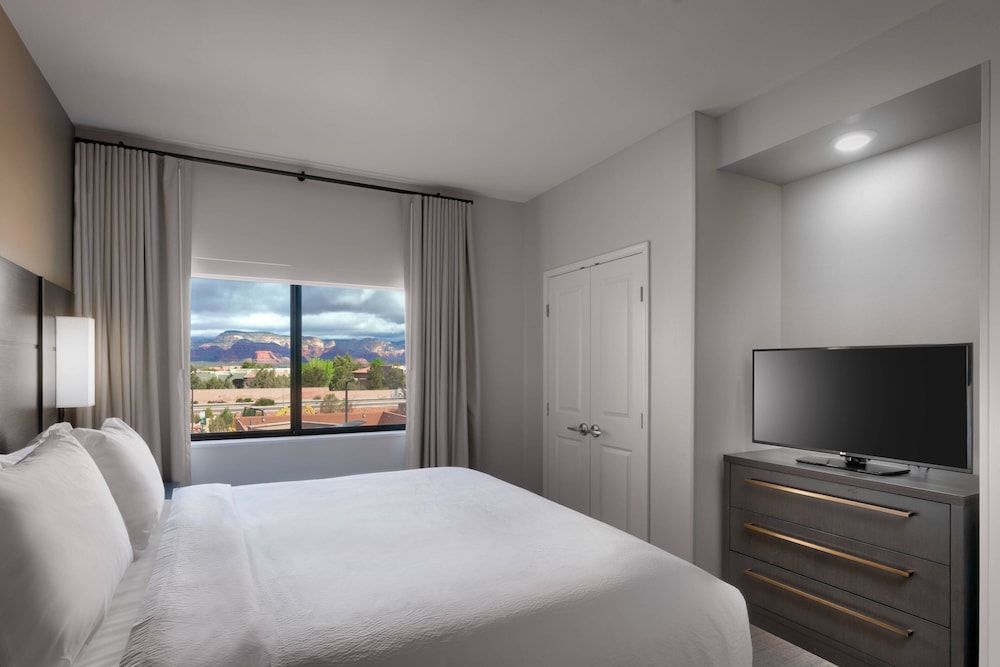 Suite, 2 Bedrooms (Mobility Accessible, Tub)
