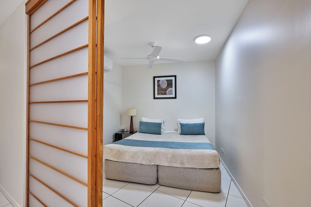 Vision Apartments Penthouse, 3 Bedrooms, Oceanfront (Ground Floor) 2