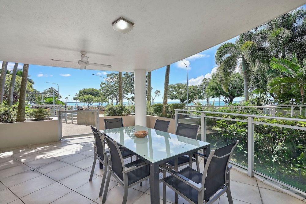 Vision Apartments Penthouse, 3 Bedrooms, Oceanfront (Ground Floor) 7