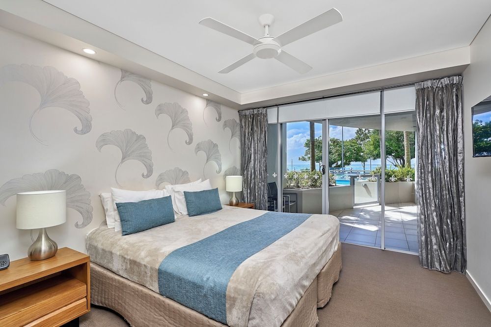 Vision Apartments Penthouse, 3 Bedrooms, Oceanfront (Ground Floor) 5