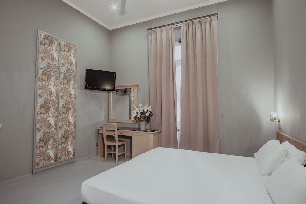 Hotel Marisa Double or Twin Room 7