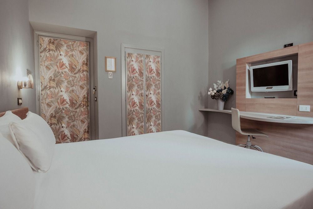 Hotel Marisa Double or Twin Room 8