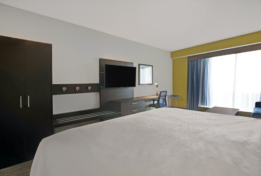Standard Room, 1 King Bed, Accessible (Communication Accessible)