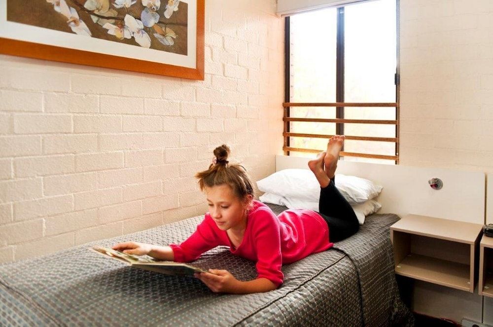 Oxley Court Serviced Apartments Standard Apartment, 2 Bedrooms 3