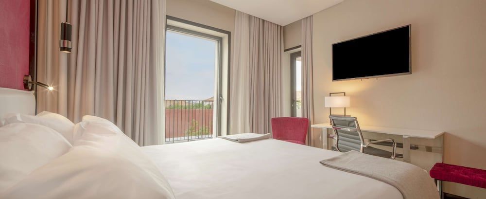 undefined NH Hotel Porto Jardim 2