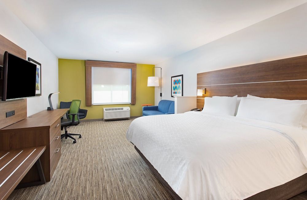 Suite, Multiple Beds, Accessible (Communications)