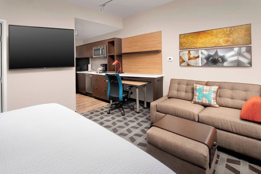 Studio, 1 King Bed with Sofa bed (Hearing Accessible)