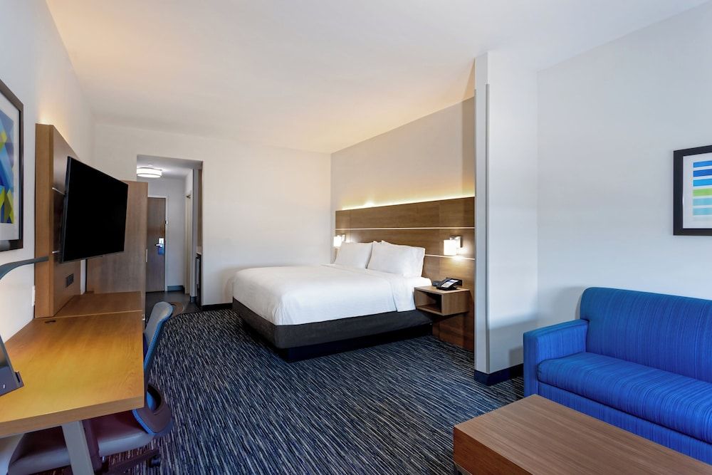 Suite, 1 King Bed, Accessible (Communications)