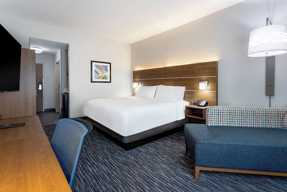 Room, 1 King Bed, Mobility Accessible (Communications, Roll-In Shower)