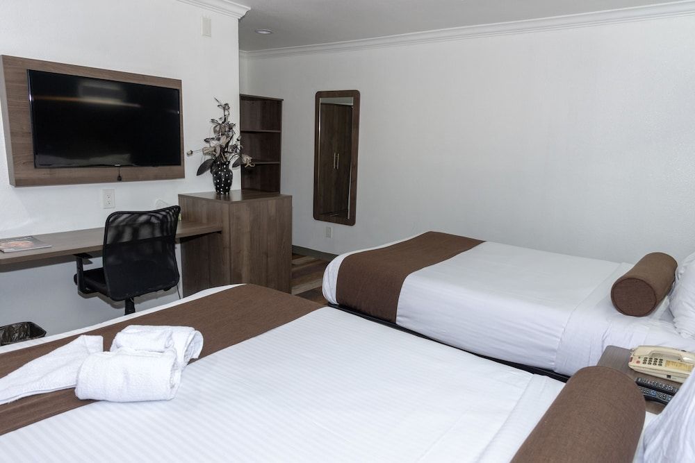 Value Inn Bellflower Standard two doubles 5