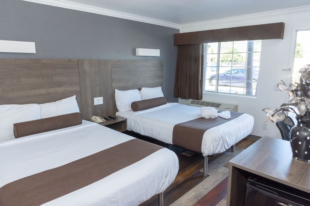 Value Inn Bellflower Standard two doubles 9