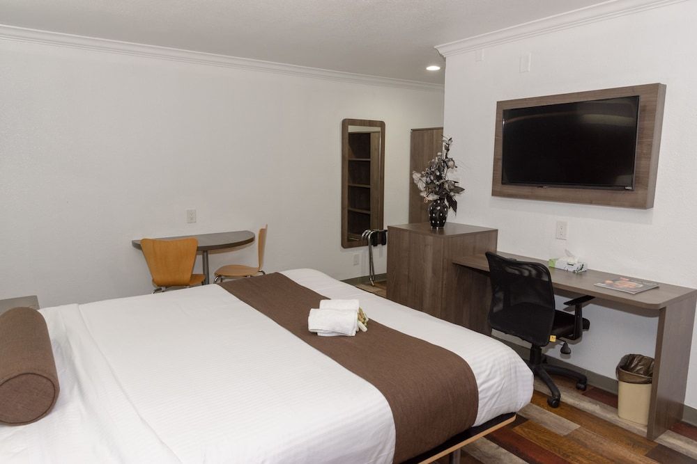 Value Inn Bellflower Standard king 4