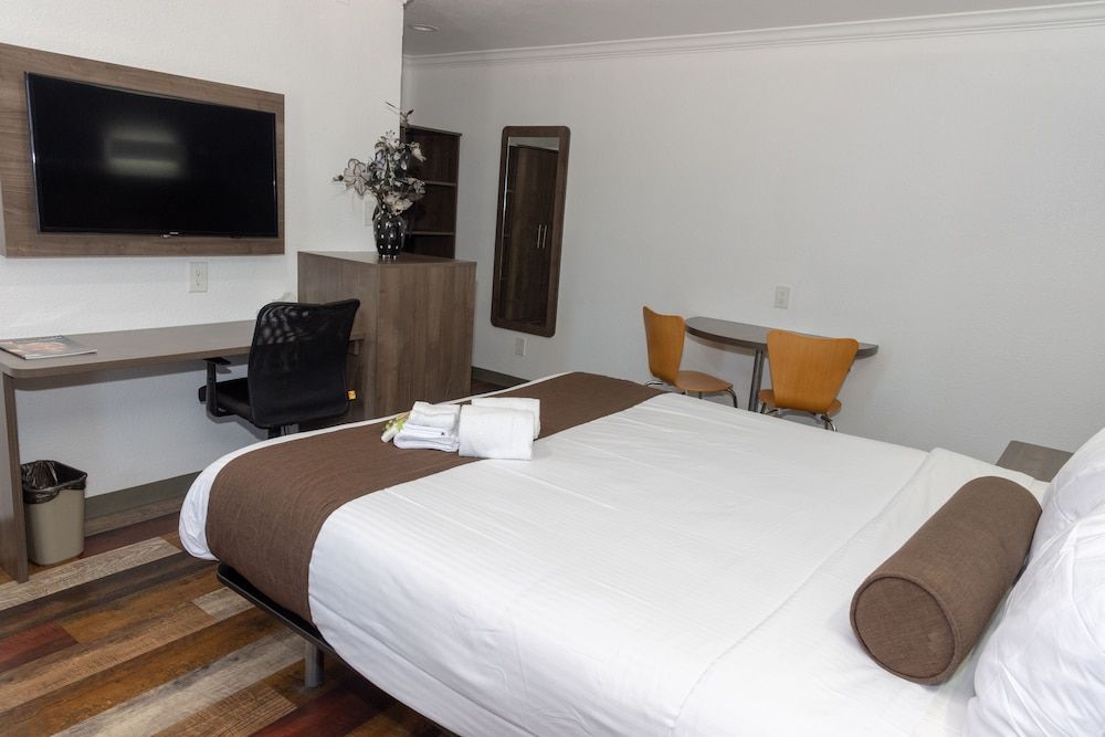 Value Inn Bellflower Standard king 3