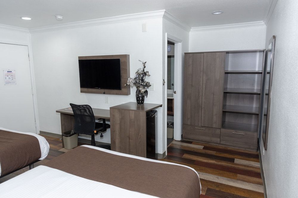 Value Inn Bellflower Standard two doubles 15