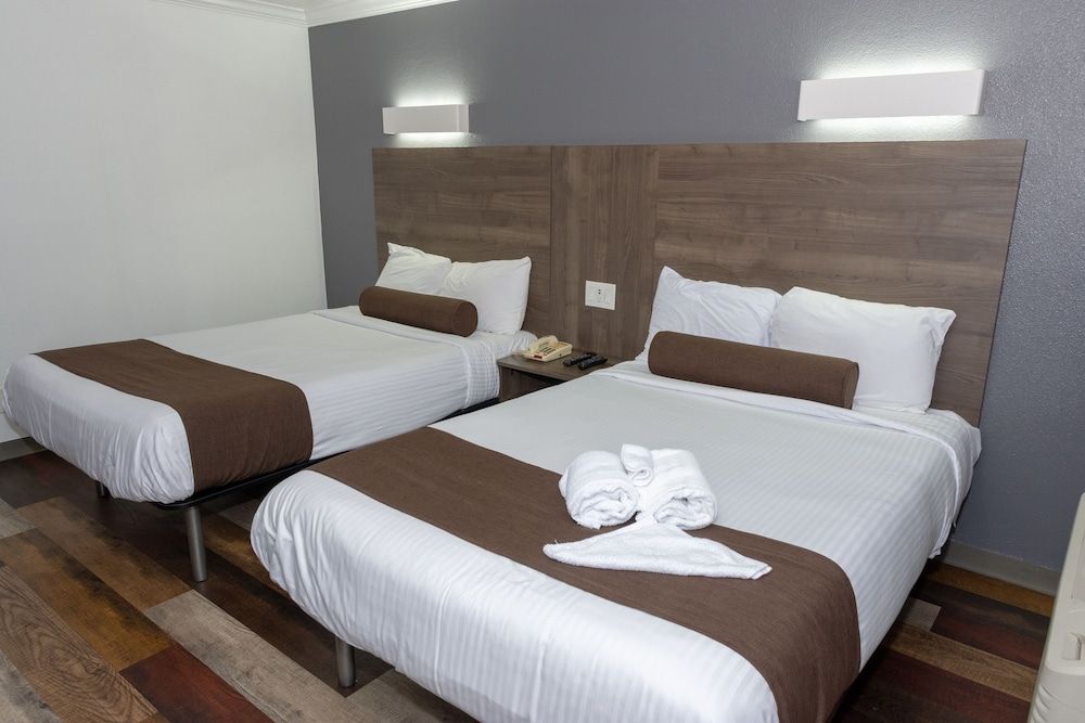 Value Inn Bellflower Standard two doubles 10