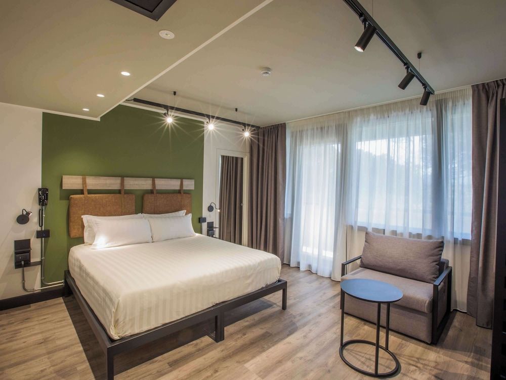 undefined Mercure Roma Cinecittà 3