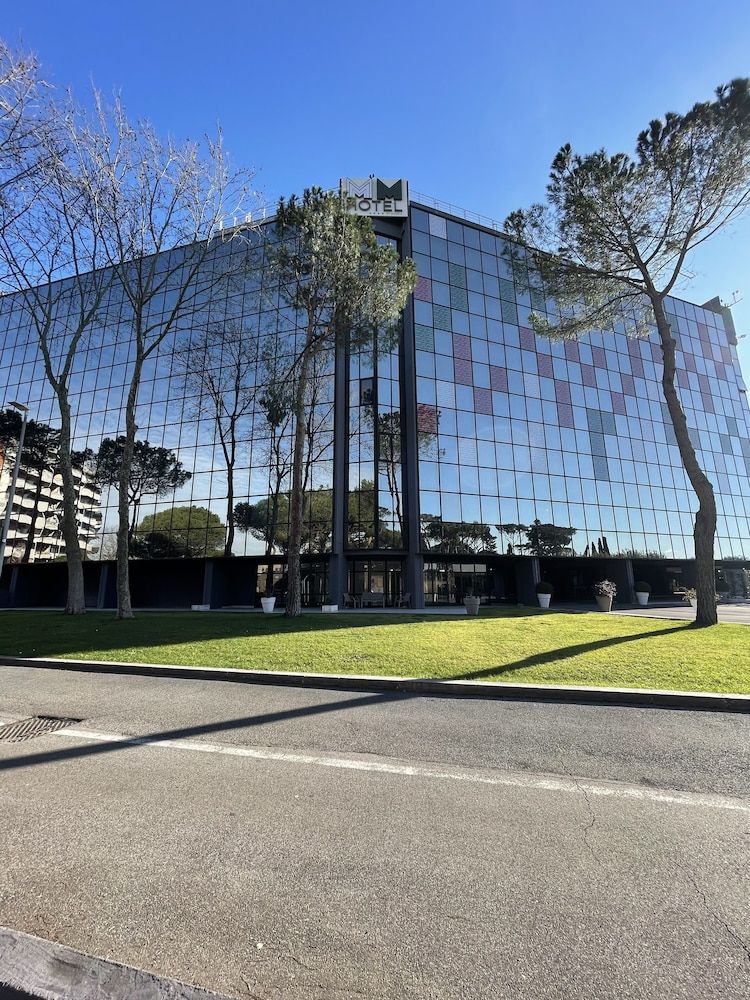 undefined Mercure Roma Cinecittà 5