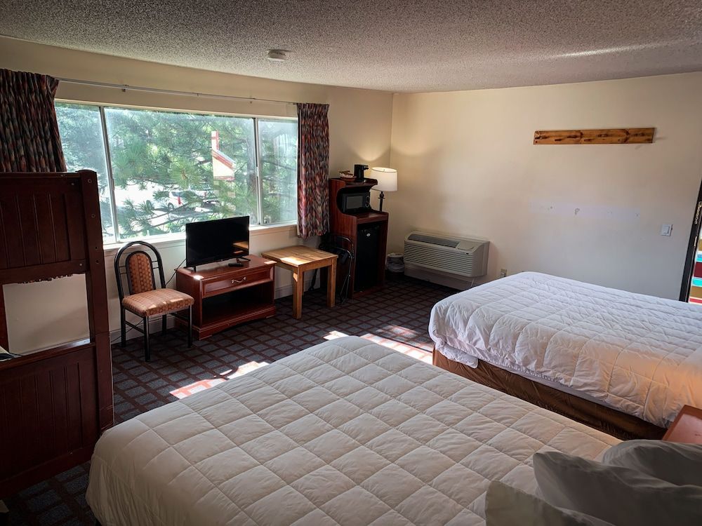 Ventura Grand Inn Mountain view 2 Queen Bedroom 4