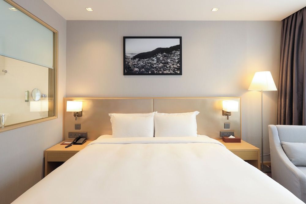 AVANI, DELUXE, KING BED, CITY VIEW