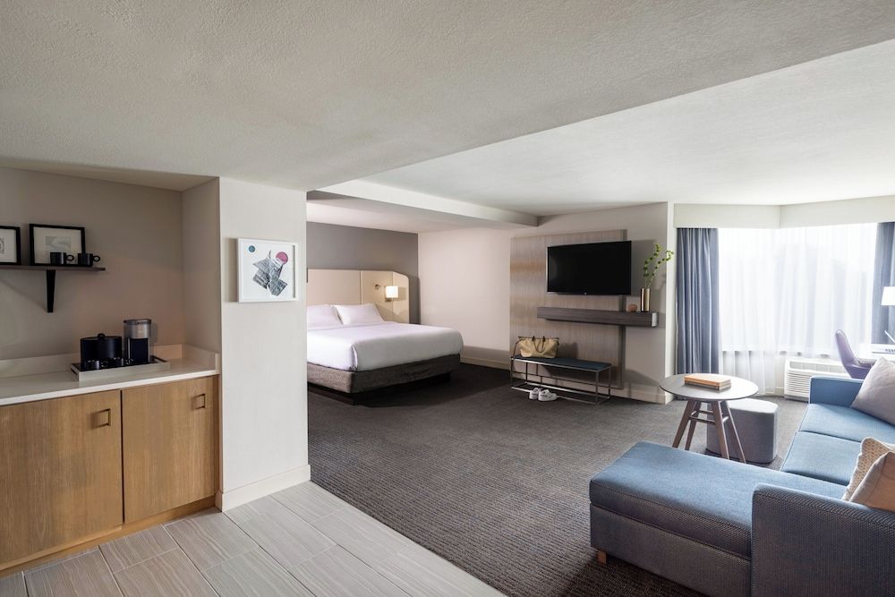 Junior Suite, 1 King Bed, Mobility Accessible (Roll-In Shower)