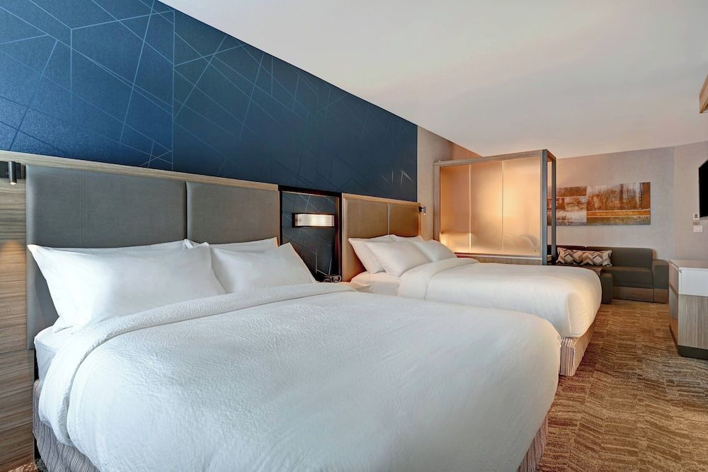 Suite, 2 Queen Beds (Mobility Accessible, Tub)
