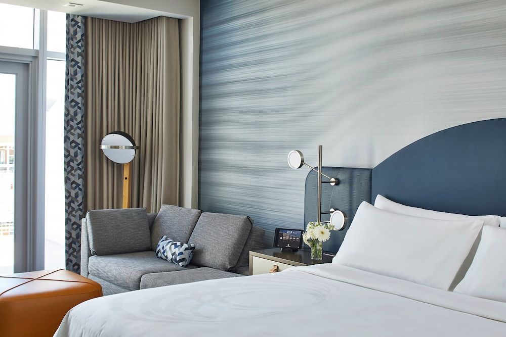 Room, 1 King Bed, Non Smoking, Balcony