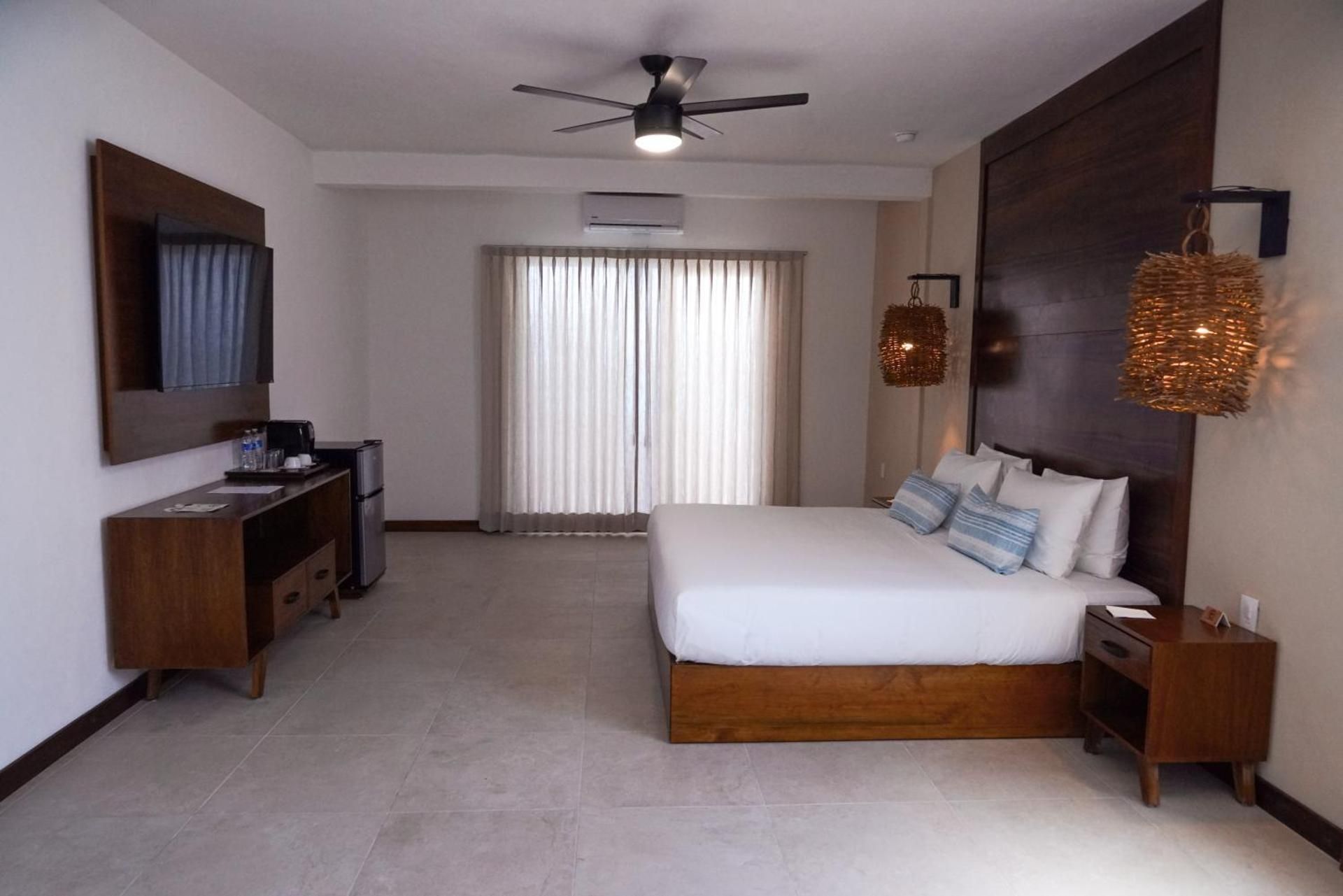 Deluxe Suite with Sea View