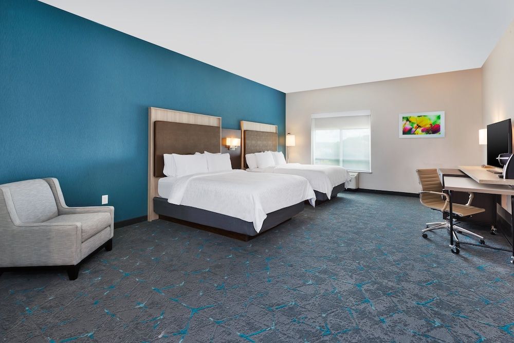 Room, 2 Queen Beds, Roll-in Shower (Communications)