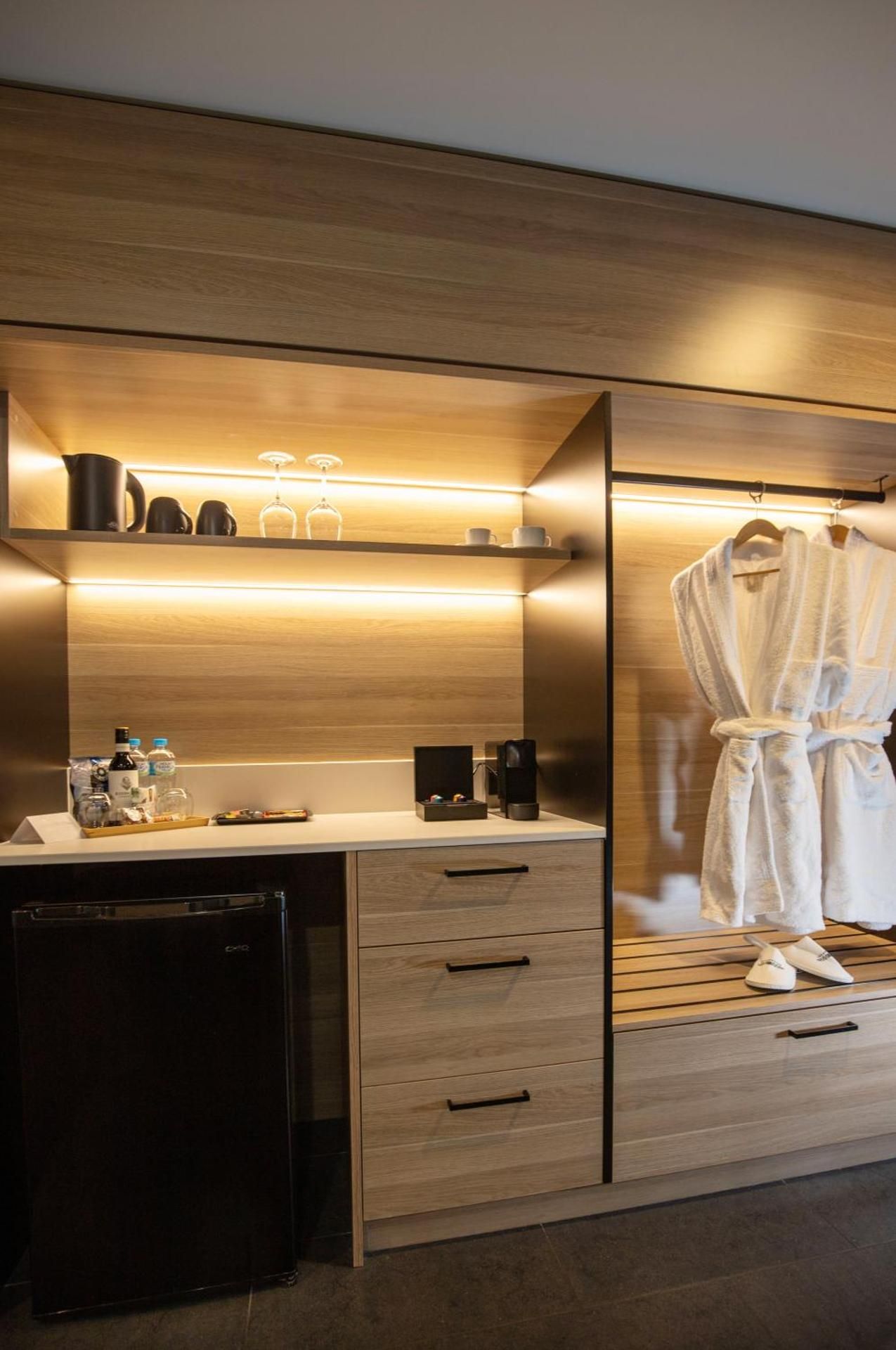 Bridgeport Hotel Deluxe Bridgeview Suite 6