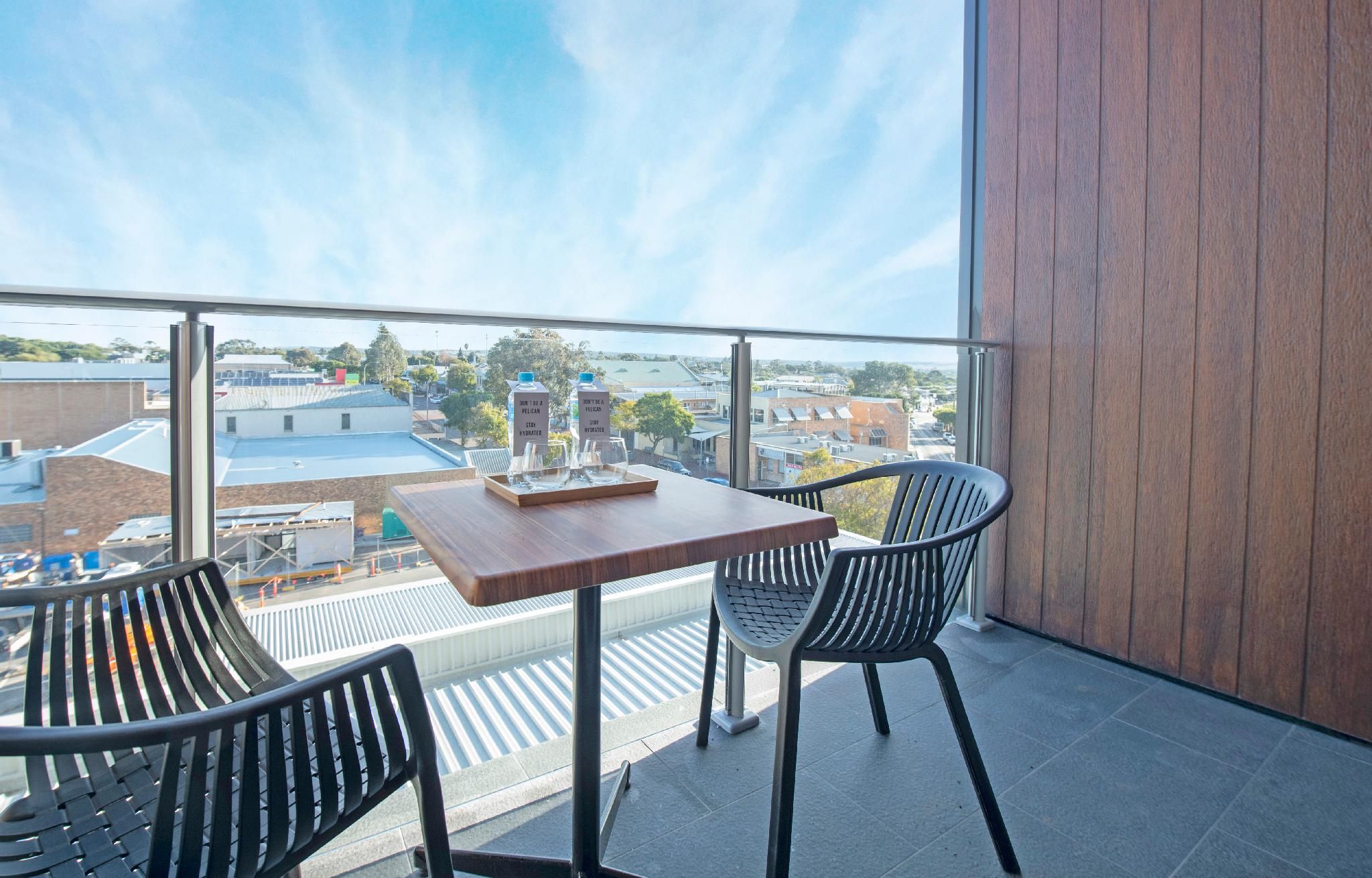 Bridgeport Hotel City Balcony Suite 2