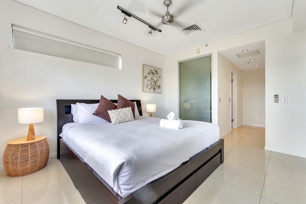 Darwin Waterfront Short Stay Apartments Premium Apartment, 3 Bedrooms, Ocean View 2